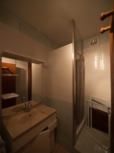 Gîte 2-4 personnes, salle de bains avec douche